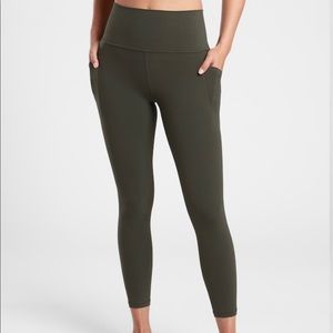 Athleta Salutation Stash Pocket II 7/8 size XS